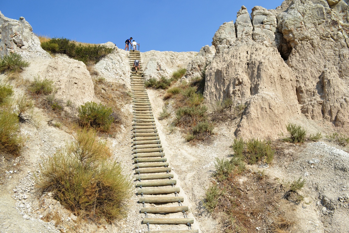 notchtrailladderinthebadlands.jpg (1152×768) Badlands, National
